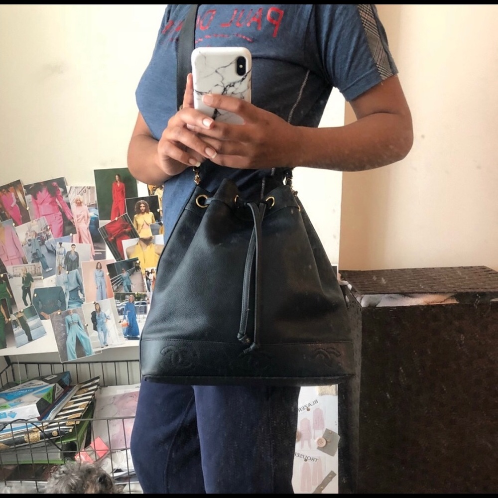 Vintage Caviar shoulder Chanel bag